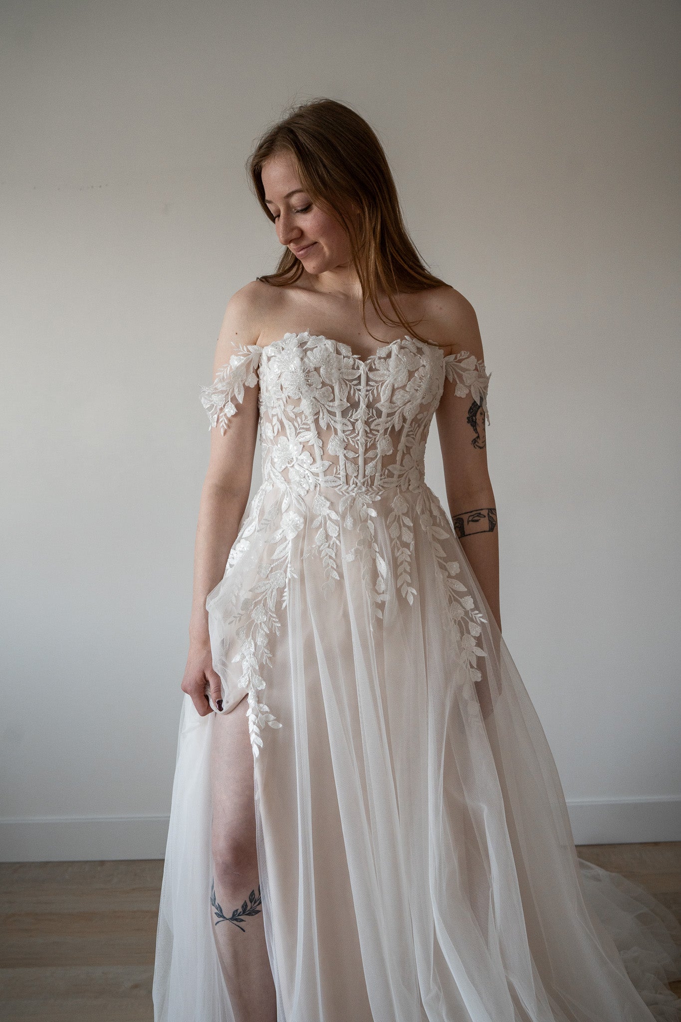 *EXCLUSIVITÉ* Gamba - robe boho romantique coupe A en tulle et dentelle, avec corset apparent et bretelles tombantes *EXCLUSIVITÉ* Gamba - robe boho romantique coupe A en tulle et dentelle, avec corset apparent et bretelles tombantes