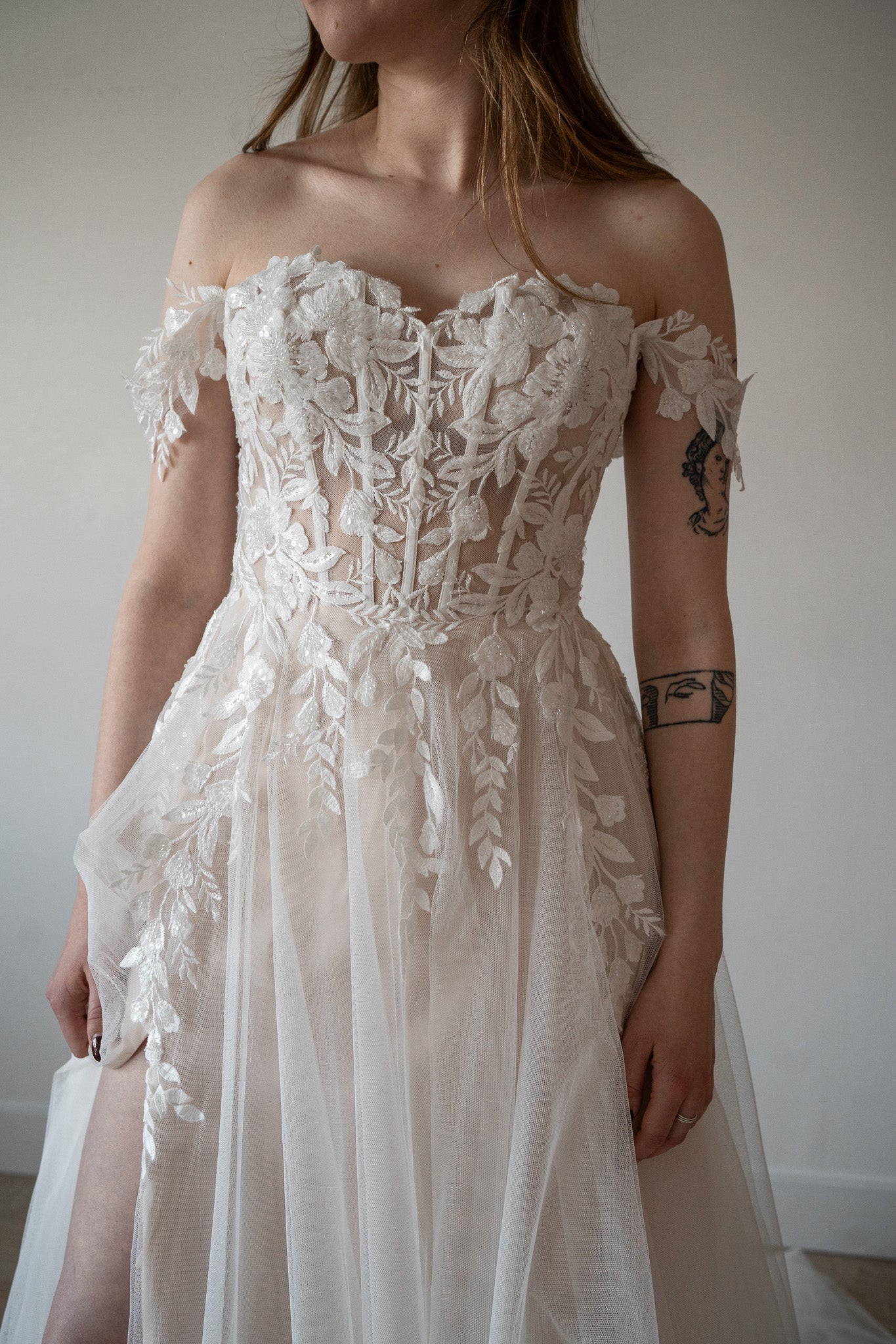 *EXCLUSIVITÉ* Gamba - robe boho romantique coupe A en tulle et dentelle, avec corset apparent et bretelles tombantes *EXCLUSIVITÉ* Gamba - robe boho romantique coupe A en tulle et dentelle, avec corset apparent et bretelles tombantes