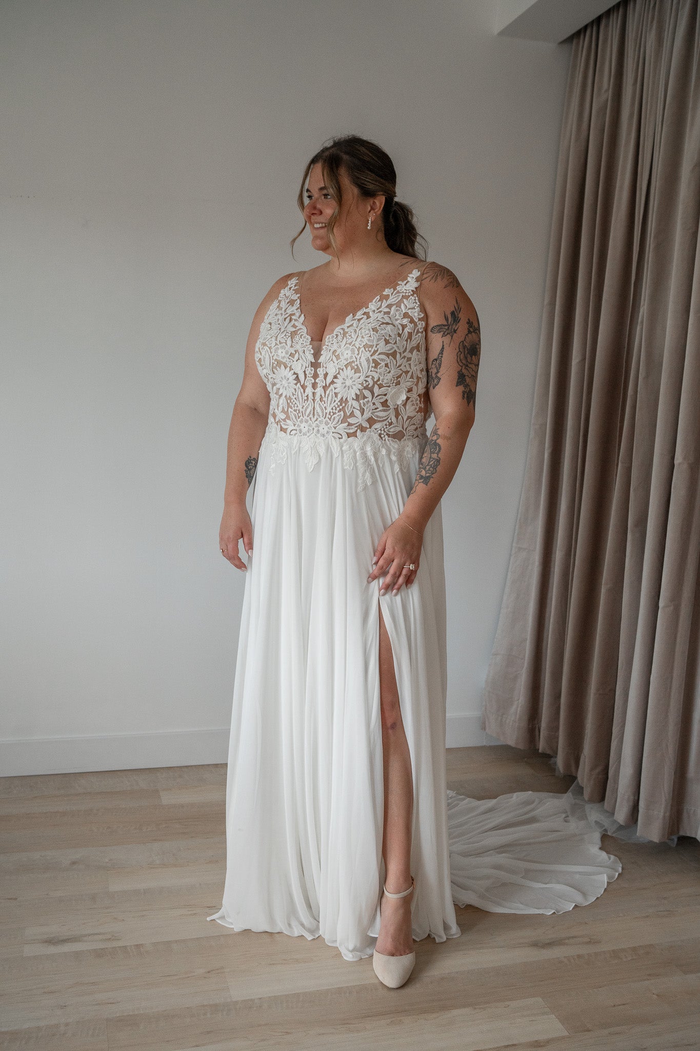 *EXCLUSIVITÉ* Jasper *taille plus* - robe de mariée avec jupe de chiffon et haut brodé *EXCLUSIVITÉ* Jasper *taille plus* - robe de mariée avec jupe de chiffon et haut brodé