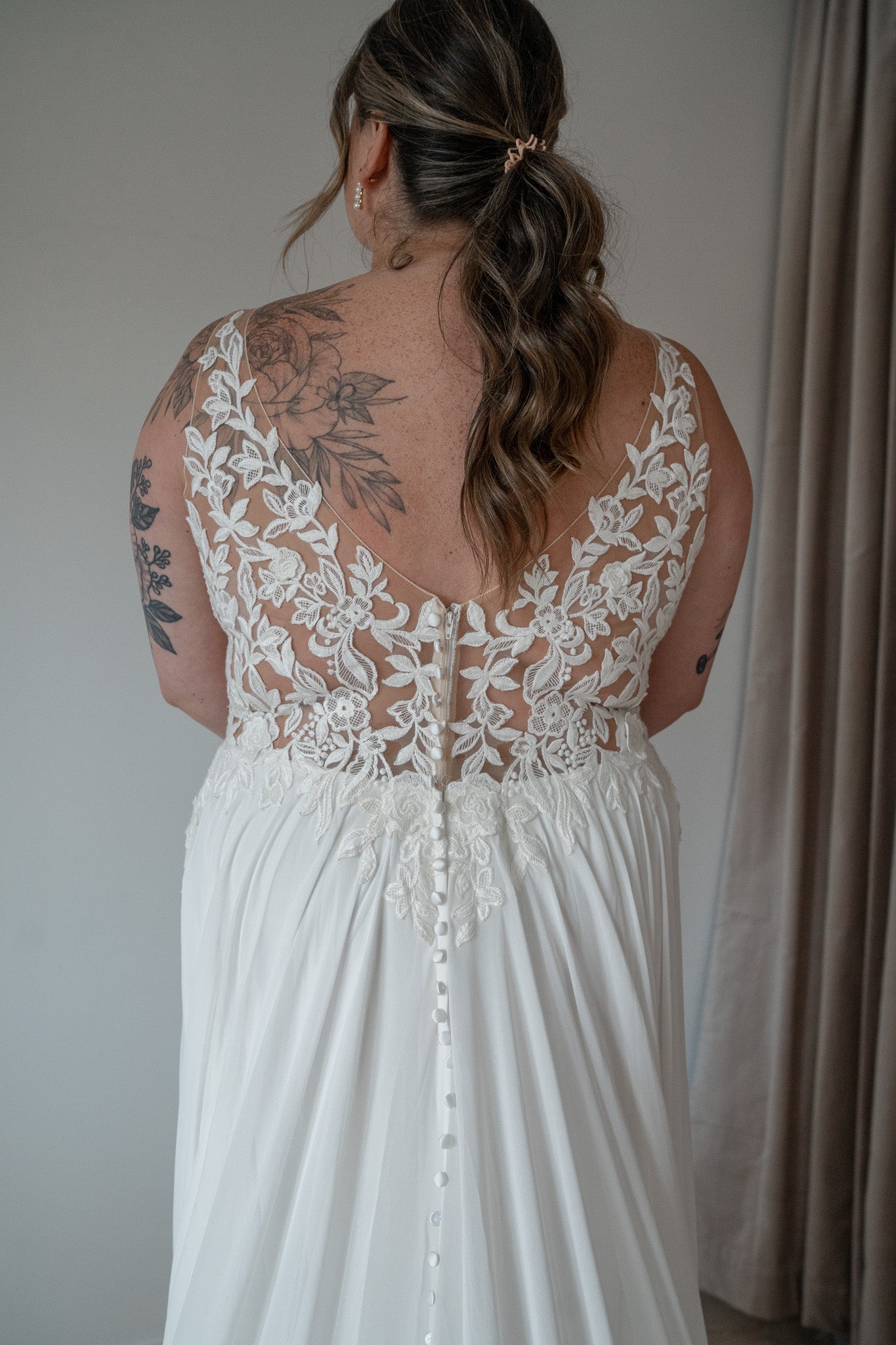 *EXCLUSIVITÉ* Jasper *taille plus* - robe de mariée avec jupe de chiffon et haut brodé *EXCLUSIVITÉ* Jasper *taille plus* - robe de mariée avec jupe de chiffon et haut brodé