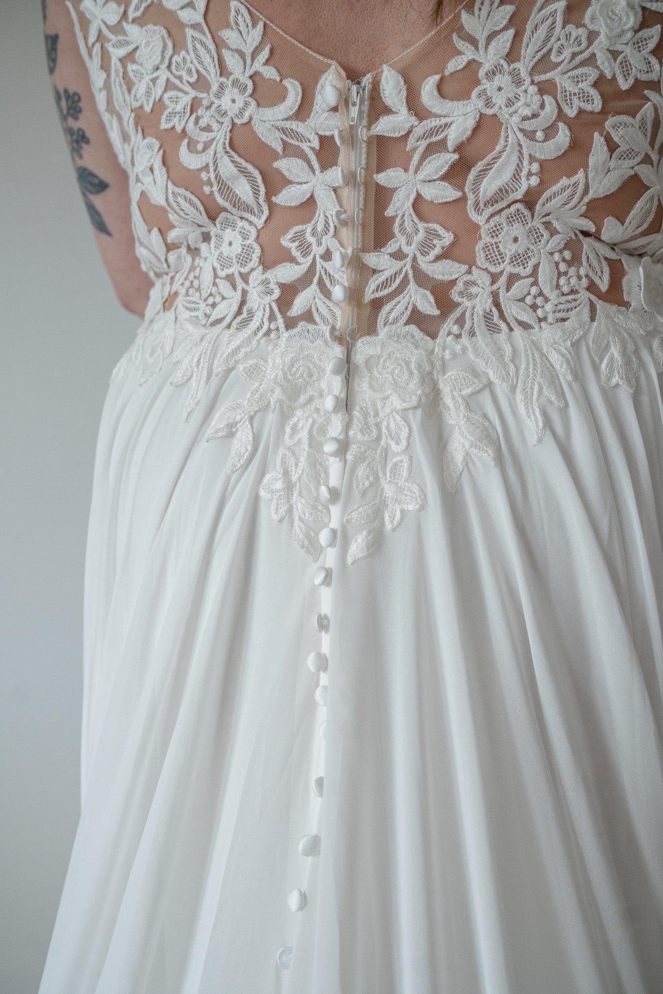 *EXCLUSIVITÉ* Jasper *taille plus* - robe de mariée avec jupe de chiffon et haut brodé *EXCLUSIVITÉ* Jasper *taille plus* - robe de mariée avec jupe de chiffon et haut brodé