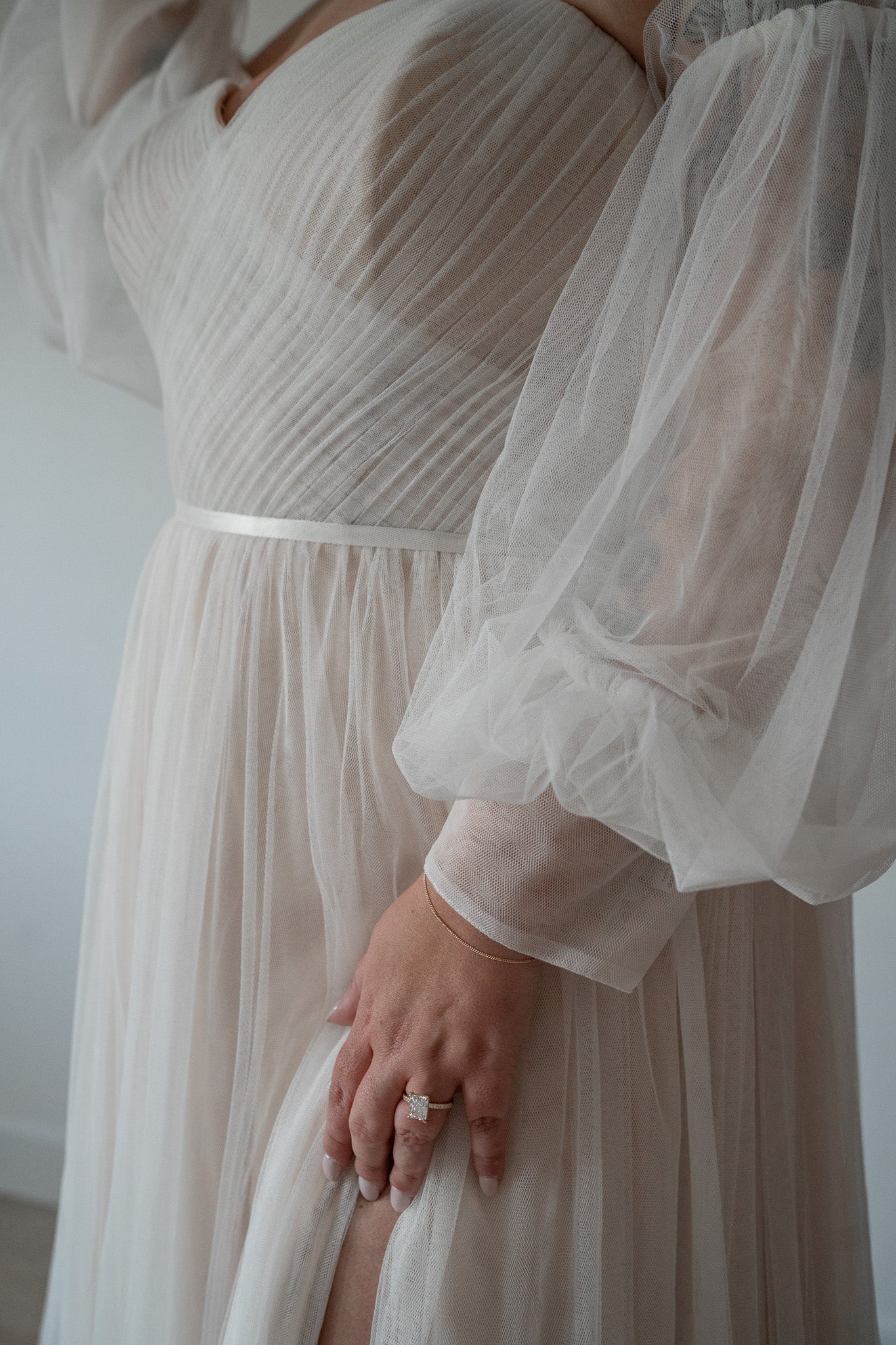 * EXCLUSIVE * Bernardina *plus size* - romantic tulle wedding dress with pleated bustier, removable puff sleeves and leg slit * EXCLUSIVE * Bernardina *plus size* - romantic tulle wedding dress with pleated bustier, removable puff sleeves and leg slit