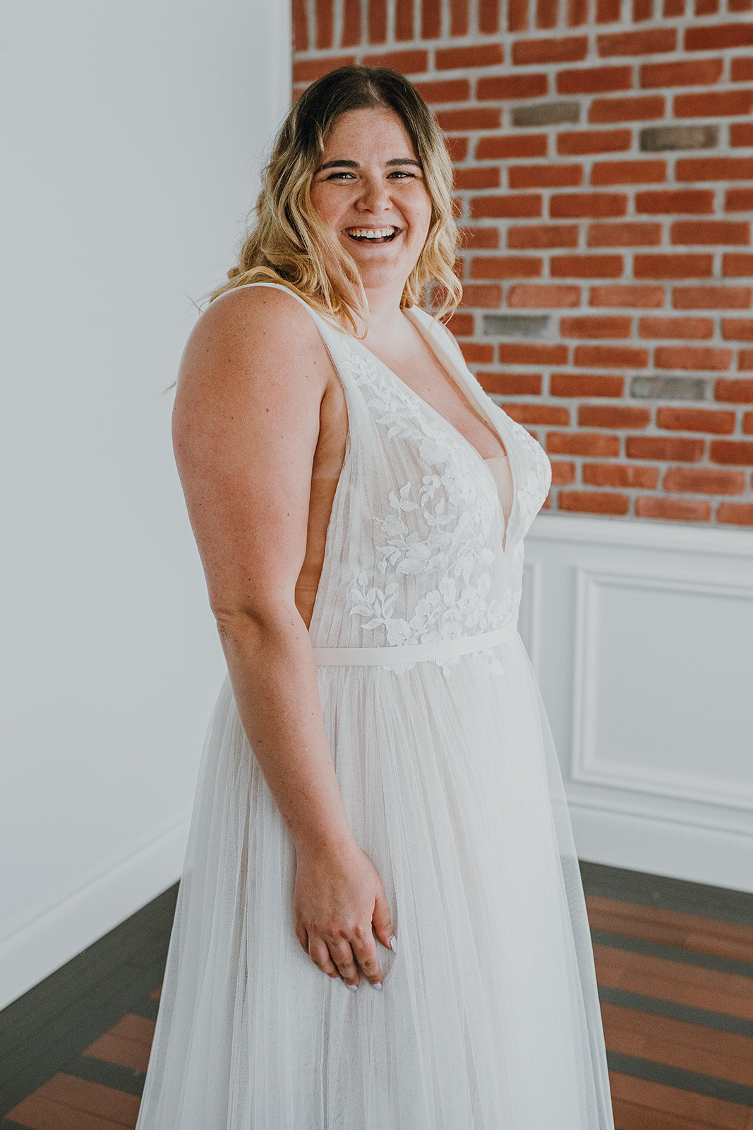 *EXCLUSIVITÉ* Vera *taille plus* - robe boho romantique de ligne A en tulle avec dentelle minimaliste au haut *EXCLUSIVITÉ* Vera *taille plus* - robe boho romantique de ligne A en tulle avec dentelle minimaliste au haut