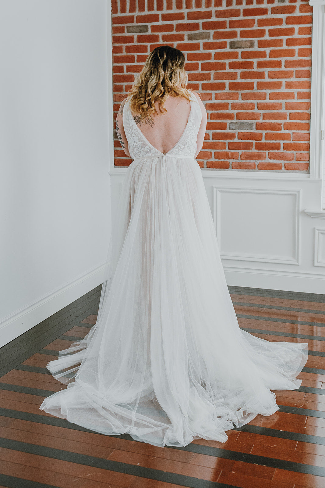 *EXCLUSIVITÉ* Vera *taille plus* - robe boho romantique de ligne A en tulle avec dentelle minimaliste au haut *EXCLUSIVITÉ* Vera *taille plus* - robe boho romantique de ligne A en tulle avec dentelle minimaliste au haut