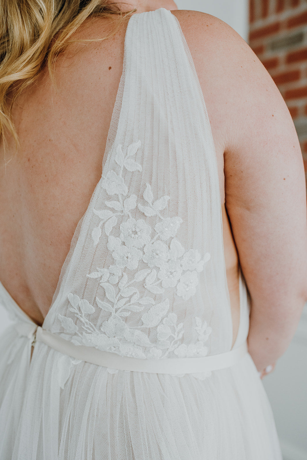*EXCLUSIVITÉ* Vera *taille plus* - robe boho romantique de ligne A en tulle avec dentelle minimaliste au haut *EXCLUSIVITÉ* Vera *taille plus* - robe boho romantique de ligne A en tulle avec dentelle minimaliste au haut
