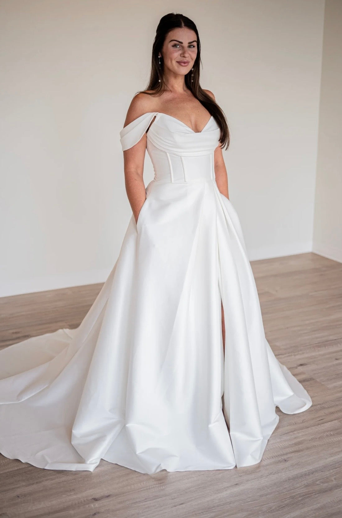 * EXCLUSIVITÉ * Dream - robe de mariée moderne et classique à bustier de style corset avec bretelles tombantes amovibles et fente à la jambe * EXCLUSIVITÉ * Dream - robe de mariée moderne et classique à bustier de style corset avec bretelles tombantes amovibles et fente à la jambe