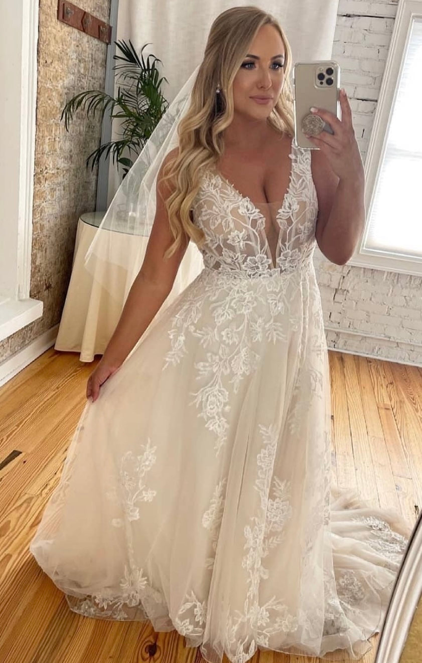 Cooper *échantillon taille 14* - robe de mariée boho ligne A avec dentelle florale unique Cooper *échantillon taille 14* - robe de mariée boho ligne A avec dentelle florale unique
