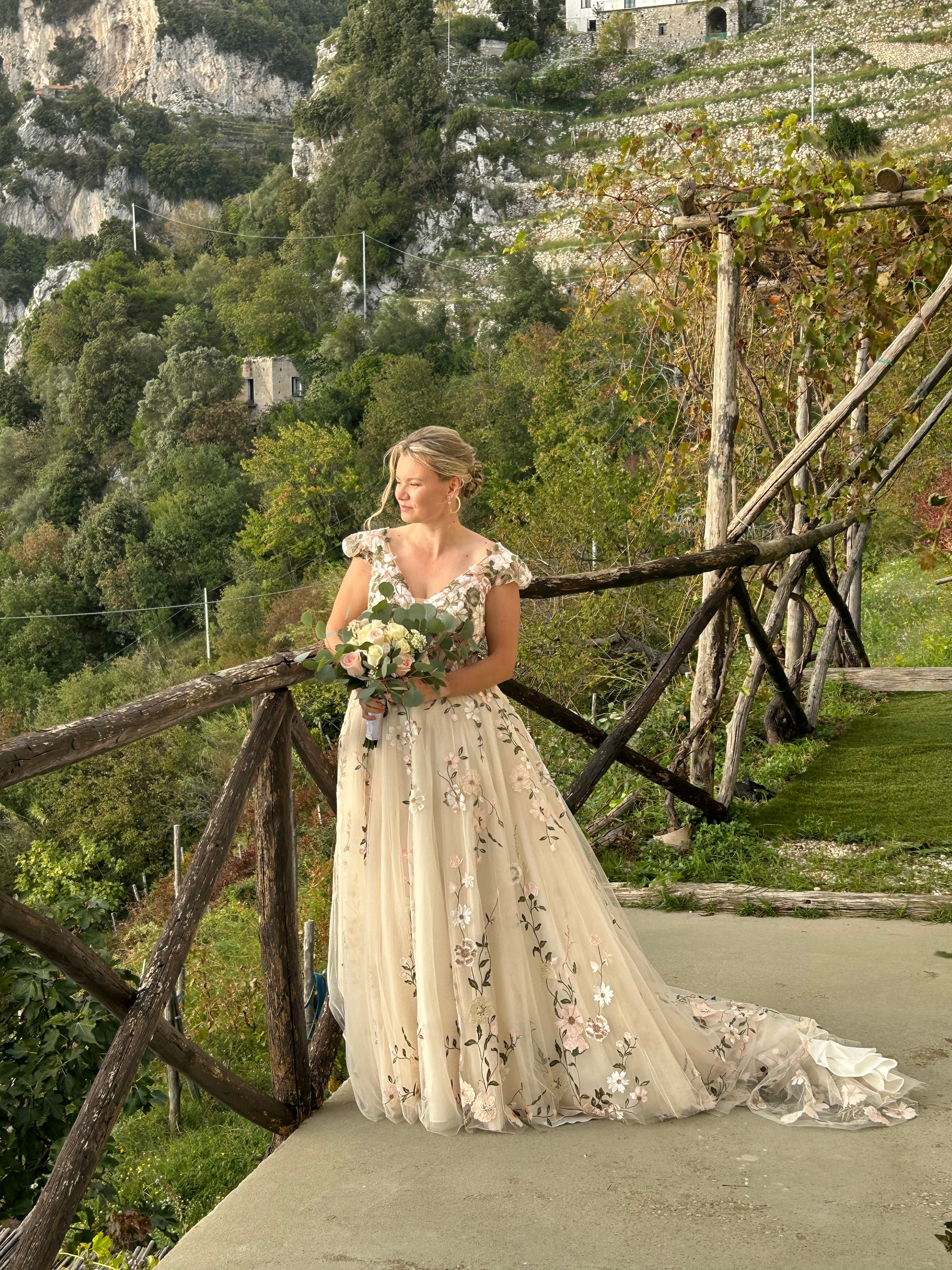 Juno - unique and festive wedding dress with premium embroidered lace and short puff sleeves Juno - unique and festive wedding dress with premium embroidered lace and short puff sleeves
