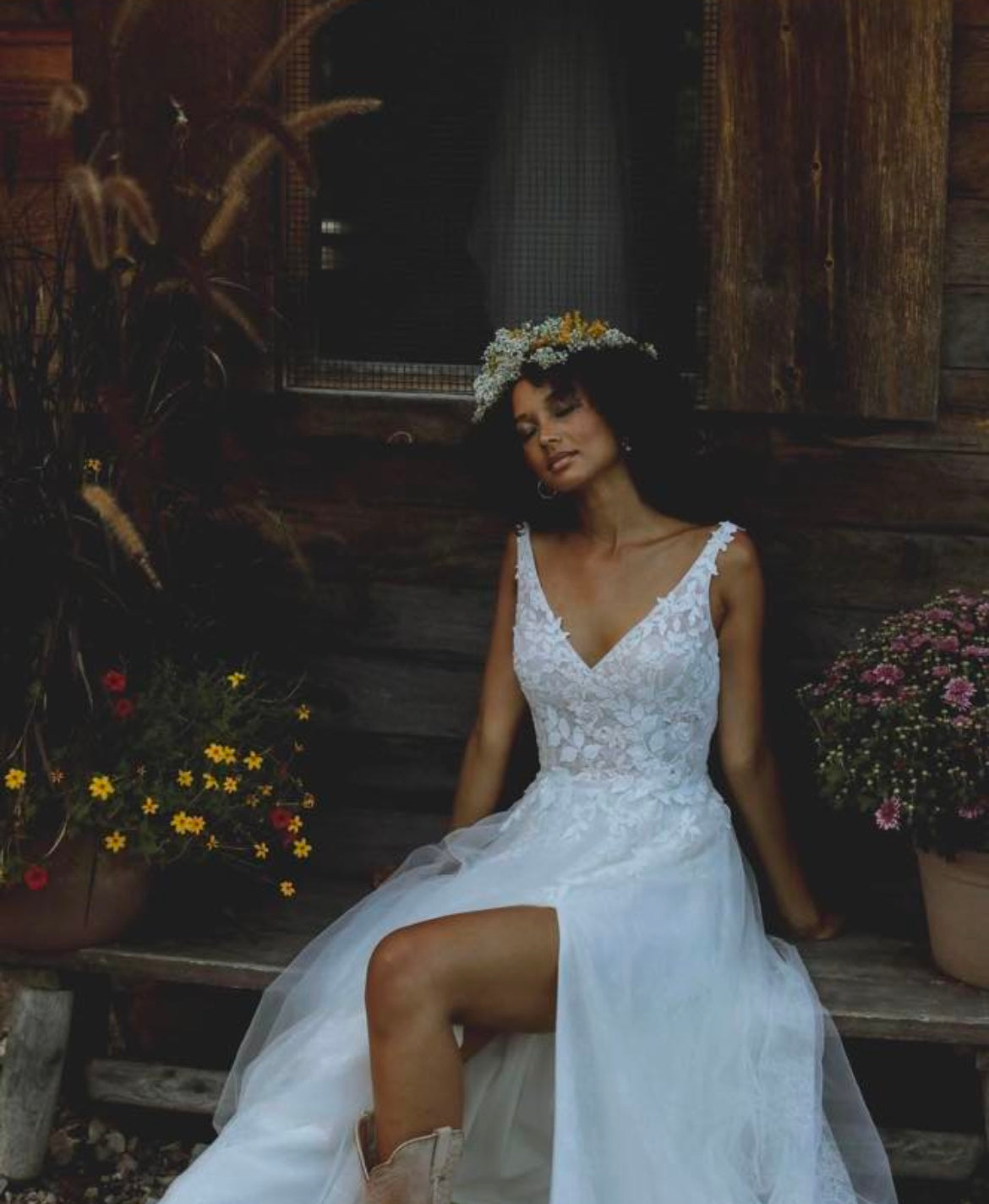 Evelyn - robe de mariée romantique de coupe A en tulle et dentelle avec bretelles larges et dos ouvert Evelyn - robe de mariée romantique de coupe A en tulle et dentelle avec bretelles larges et dos ouvert