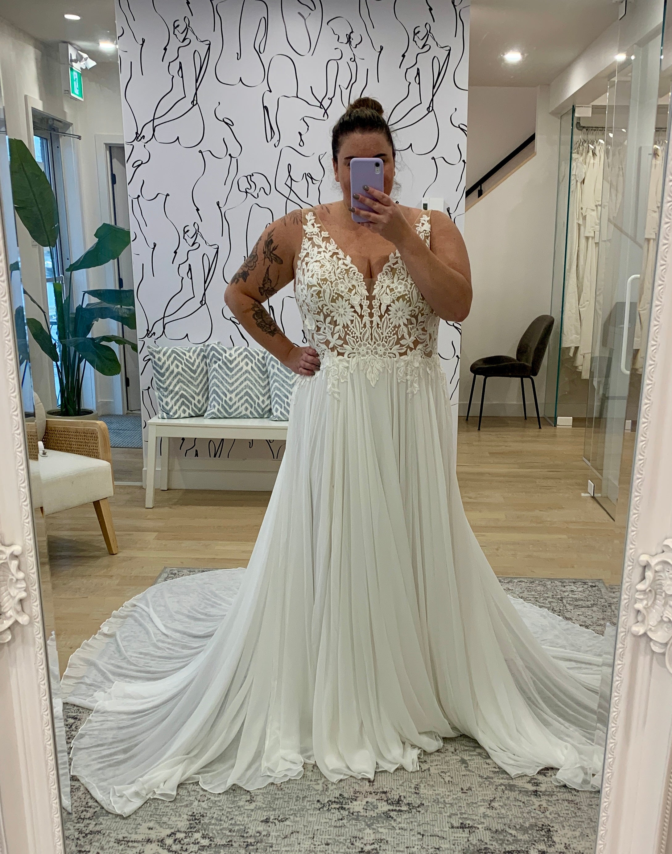 *EXCLUSIVITÉ* Jasper *taille plus* - robe de mariée avec jupe de chiffon et haut brodé *EXCLUSIVITÉ* Jasper *taille plus* - robe de mariée avec jupe de chiffon et haut brodé