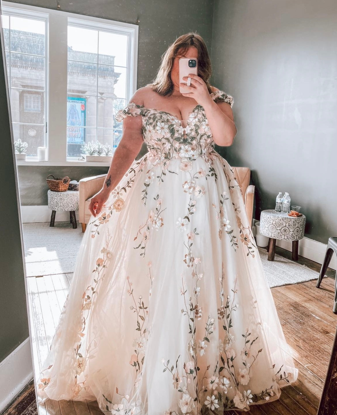 *EXCLUSIVITÉ* Juno *taille plus* - robe de mariée unique et festive avec dentelle brodée haut de gamme et manches courtes bouffantes *EXCLUSIVITÉ* Juno *taille plus* - robe de mariée unique et festive avec dentelle brodée haut de gamme et manches courtes bouffantes