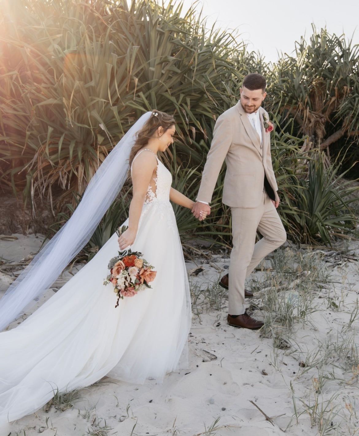 Mason - robe de mariée romantique de coupe A en tulle et dentelle sans perle avec bretelles larges et dos ouvert Mason - robe de mariée romantique de coupe A en tulle et dentelle sans perle avec bretelles larges et dos ouvert