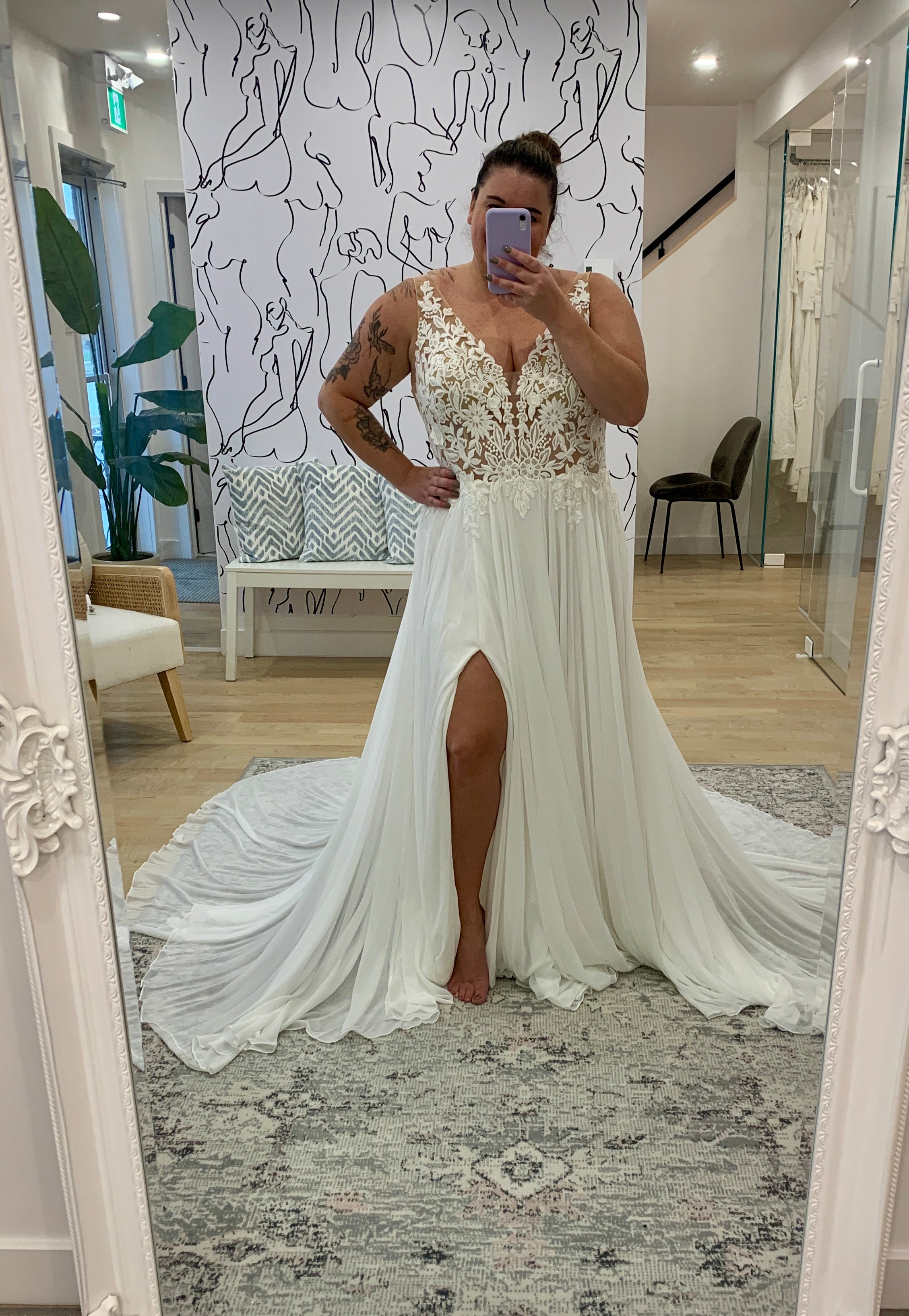 *EXCLUSIVITÉ* Jasper *taille plus* - robe de mariée avec jupe de chiffon et haut brodé *EXCLUSIVITÉ* Jasper *taille plus* - robe de mariée avec jupe de chiffon et haut brodé