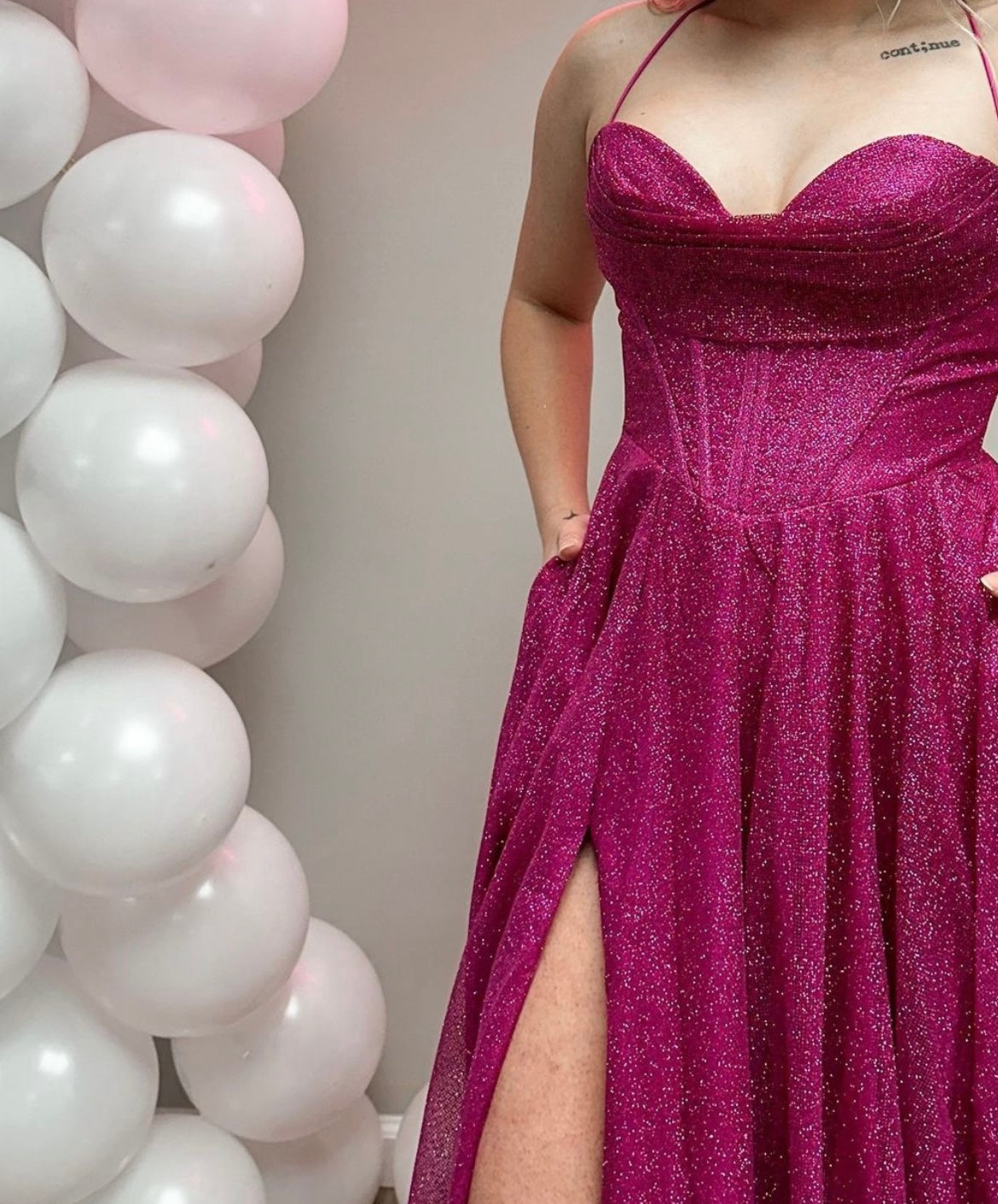 Emmetth - robe longue en tissus brillant à encolure droite de style corset et dos lacé Emmetth - robe longue en tissus brillant à encolure droite de style corset et dos lacé