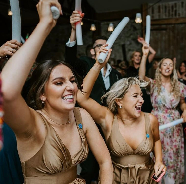 * EXCLUSIVITÉ * Kaï - robe longue en jersey satiné extensible avec bretelles et bande de taille larges et poches * EXCLUSIVITÉ * Kaï - robe longue en jersey satiné extensible avec bretelles et bande de taille larges et poches