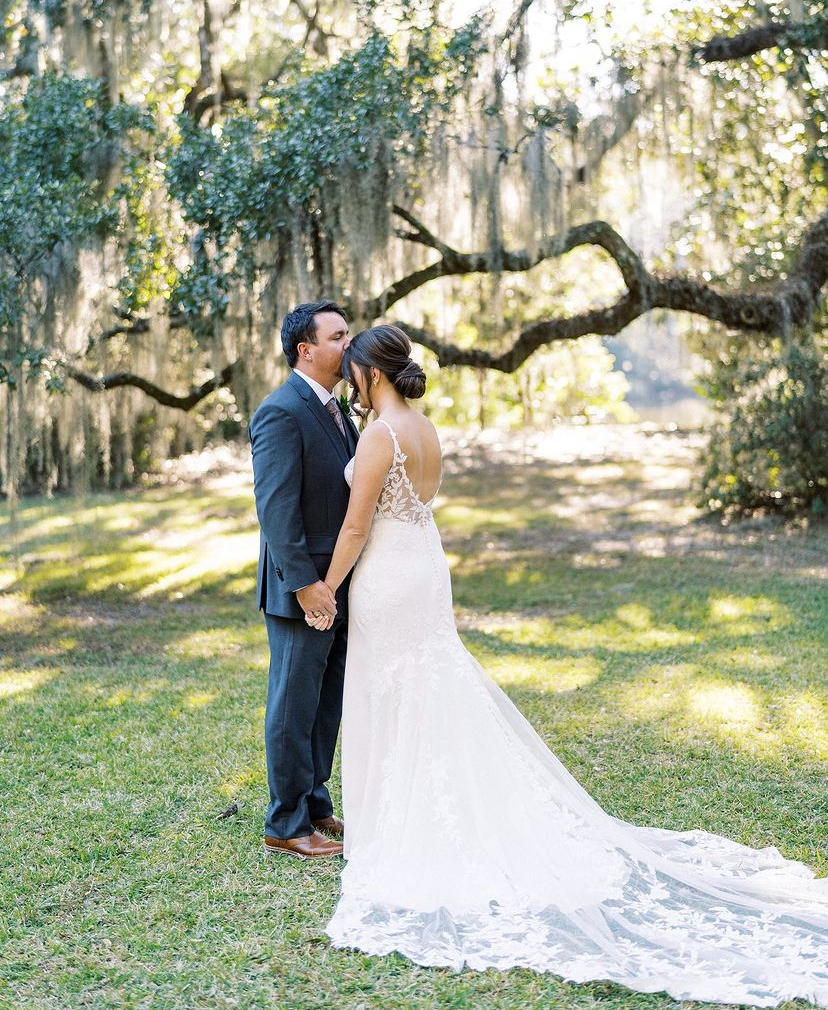 Blaze - robe de mariée coupe ajustée sans manches avec bas en crêpe et traîne en dentelle florale sans perles Blaze - robe de mariée coupe ajustée sans manches avec bas en crêpe et traîne en dentelle florale sans perles
