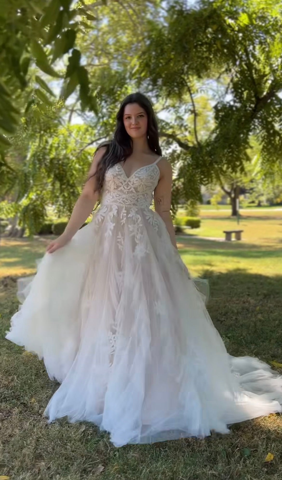 Lauria - robe de mariée boho à jupe volantée avec haut en dentelle sans perlage Lauria - robe de mariée boho à jupe volantée avec haut en dentelle sans perlage