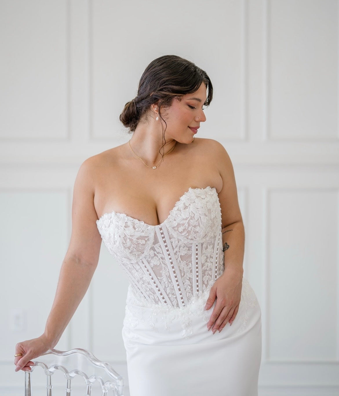 Laidey - robe de mariée moderne transformable avec haut corset sans bretelle en dentelle et perles avec jupe et manches amovibles Laidey - robe de mariée moderne transformable avec haut corset sans bretelle en dentelle et perles avec jupe et manches amovibles