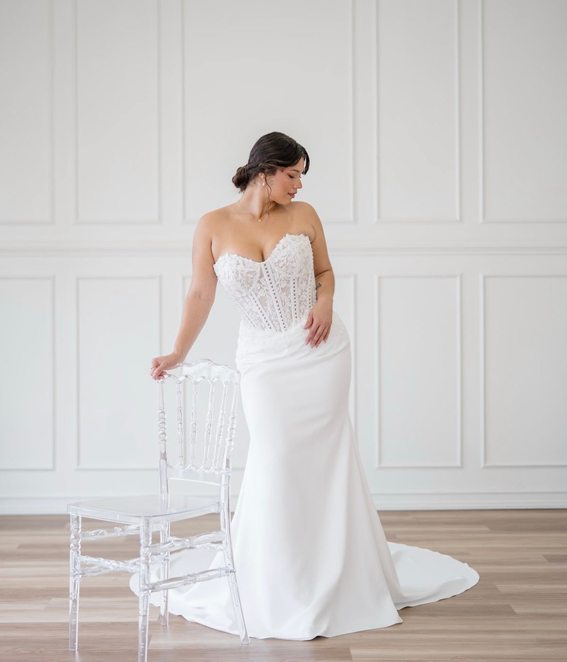 Laidey - robe de mariée moderne transformable avec haut corset sans bretelle en dentelle et perles avec jupe et manches amovibles Laidey - robe de mariée moderne transformable avec haut corset sans bretelle en dentelle et perles avec jupe et manches amovibles