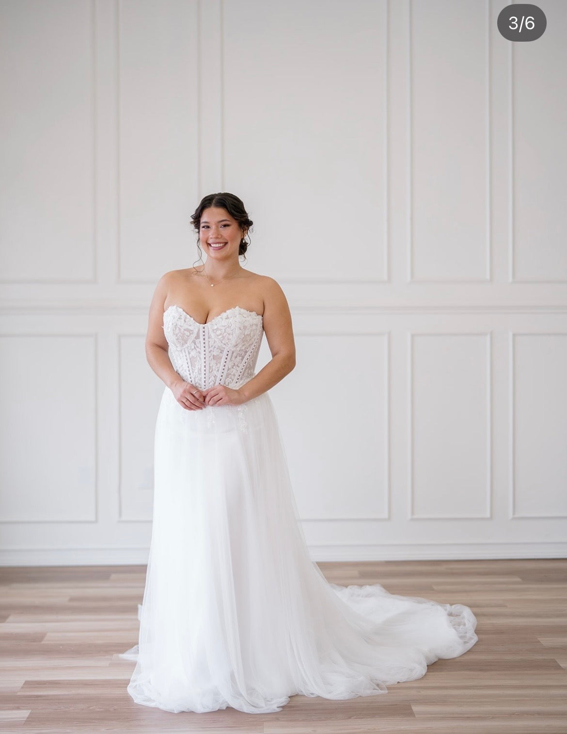 Laidey - robe de mariée moderne transformable avec haut corset sans bretelle en dentelle et perles avec jupe et manches amovibles Laidey - robe de mariée moderne transformable avec haut corset sans bretelle en dentelle et perles avec jupe et manches amovibles