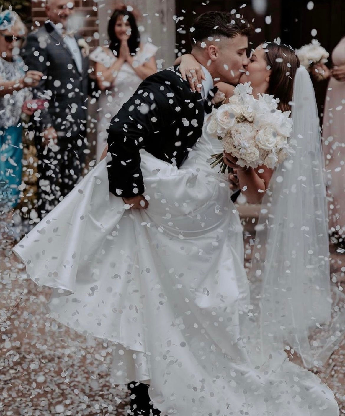 Watson - robe de mariée moderne et classique à bustier en coeur et fente dramatique à la jambe Watson - robe de mariée moderne et classique à bustier en coeur et fente dramatique à la jambe