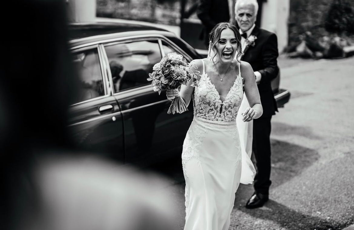 Blaze - robe de mariée coupe ajustée sans manches avec bas en crêpe et traîne en dentelle florale sans perles Blaze - robe de mariée coupe ajustée sans manches avec bas en crêpe et traîne en dentelle florale sans perles