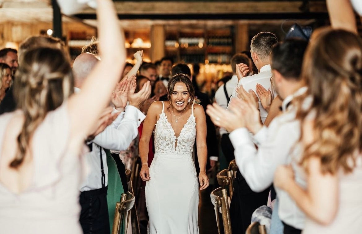 Blaze - robe de mariée coupe ajustée sans manches avec bas en crêpe et traîne en dentelle florale sans perles Blaze - robe de mariée coupe ajustée sans manches avec bas en crêpe et traîne en dentelle florale sans perles