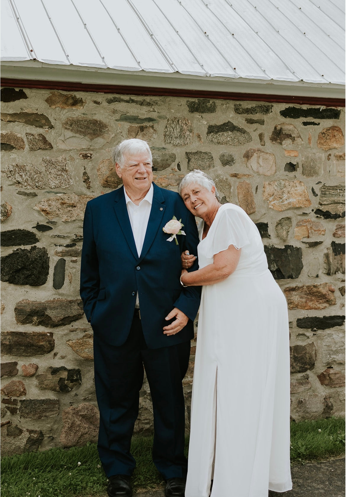 Martina - robe longue à décolleté en V, manches courtes et jambe fendue Martina - robe longue à décolleté en V, manches courtes et jambe fendue