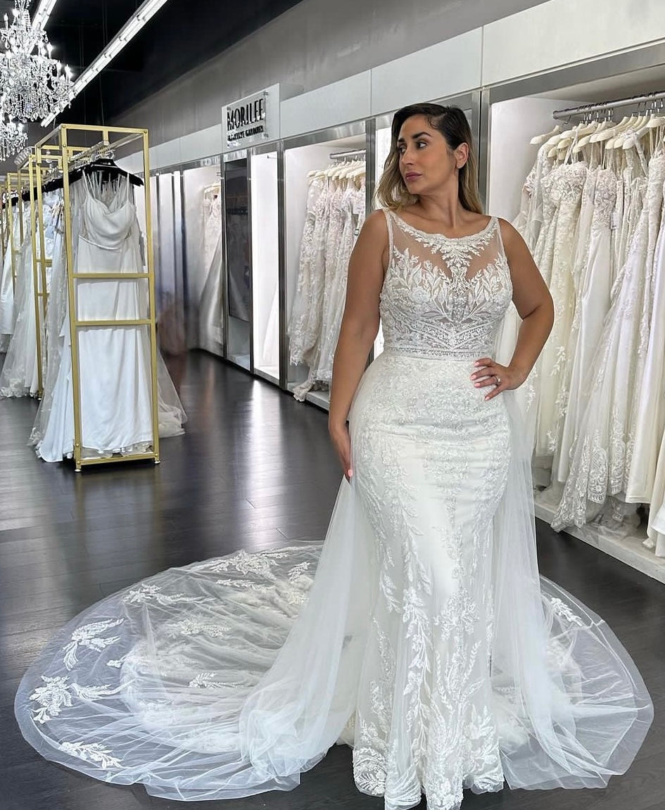 Eliza - robe de mariée coupe ajustée en crêpe à bretelles fines et dos totalement ouvert Eliza - robe de mariée coupe ajustée en crêpe à bretelles fines et dos totalement ouvert