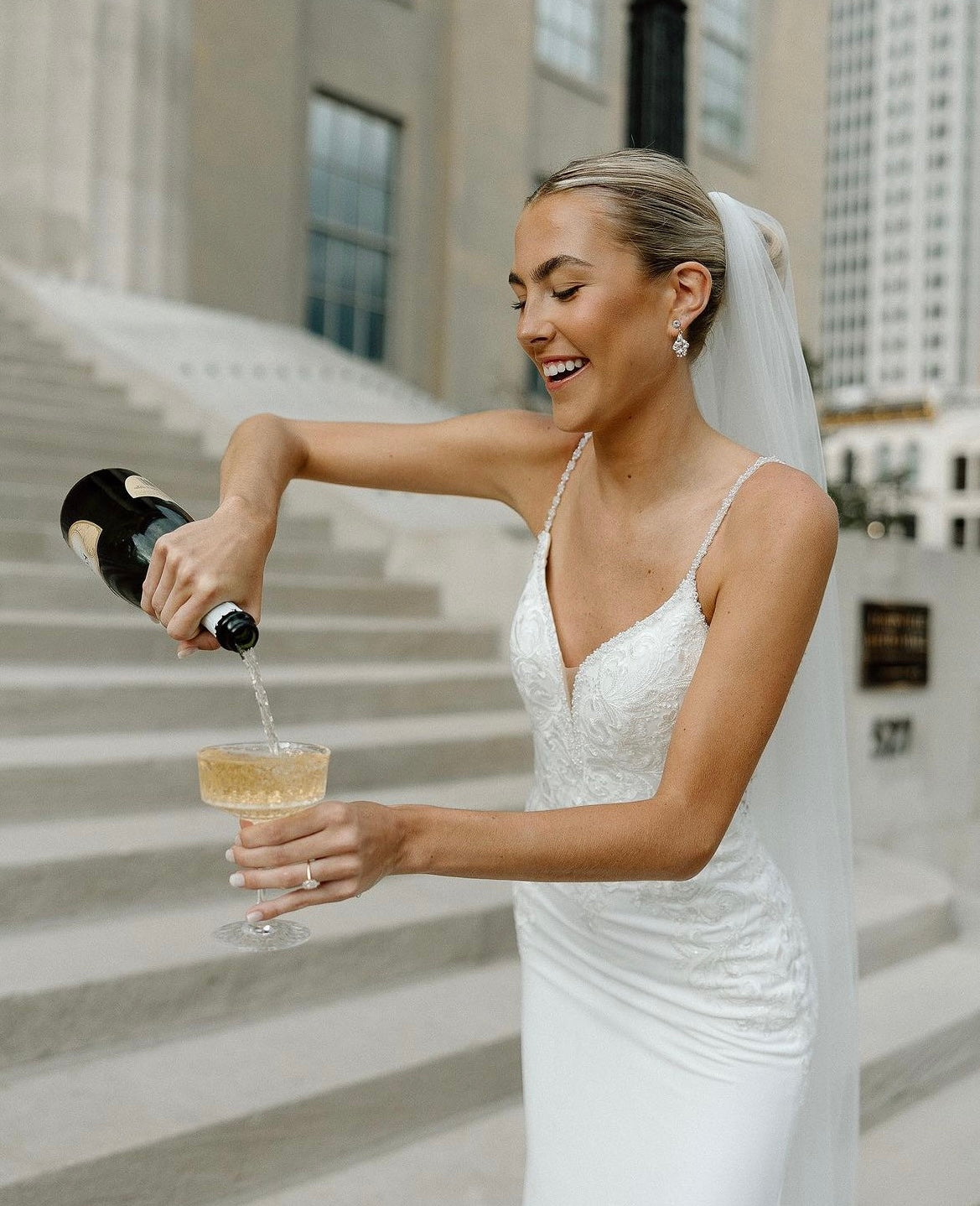 Eliza - robe de mariée coupe ajustée en crêpe à bretelles fines et dos totalement ouvert Eliza - robe de mariée coupe ajustée en crêpe à bretelles fines et dos totalement ouvert