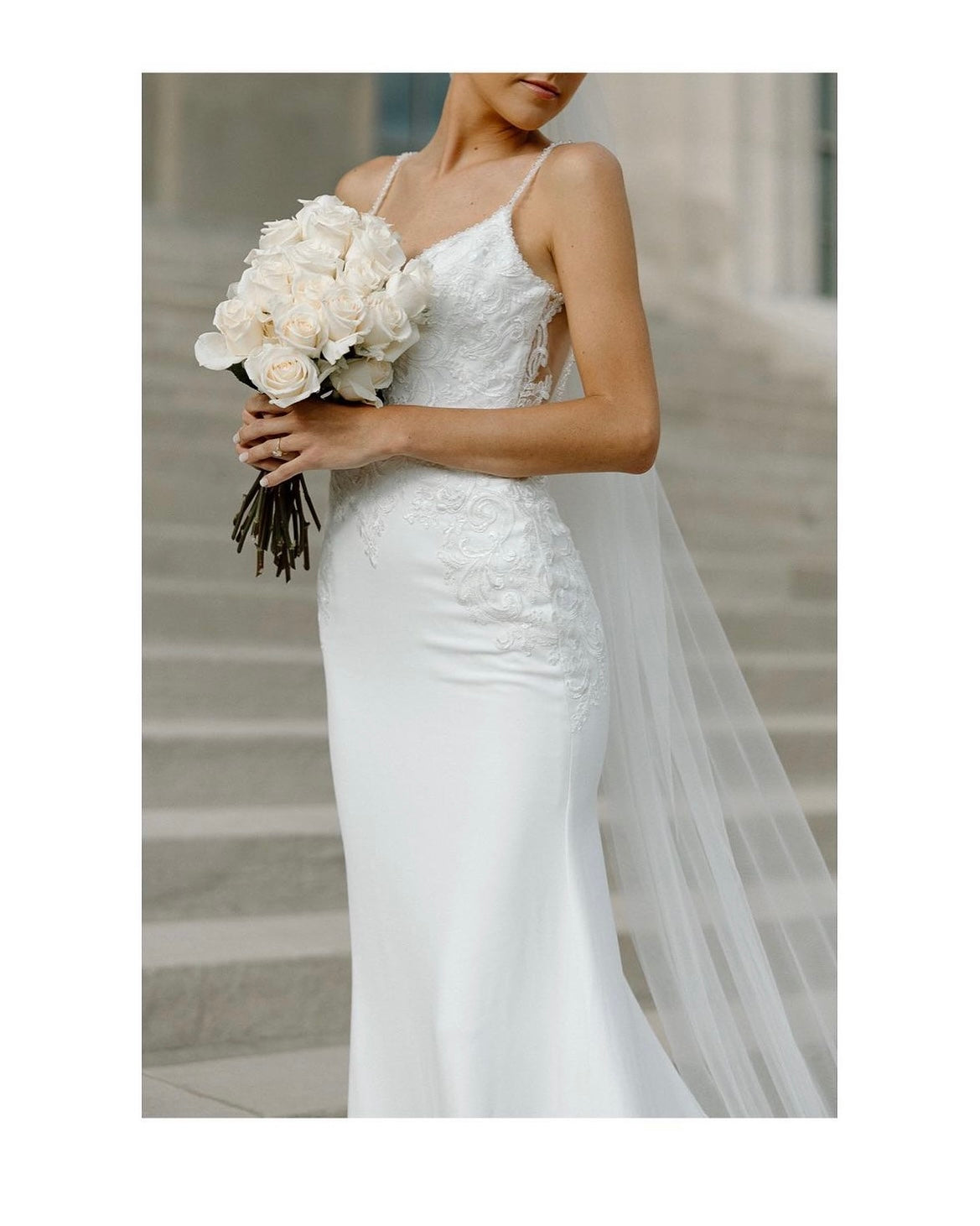 Eliza - robe de mariée coupe ajustée en crêpe à bretelles fines et dos totalement ouvert Eliza - robe de mariée coupe ajustée en crêpe à bretelles fines et dos totalement ouvert