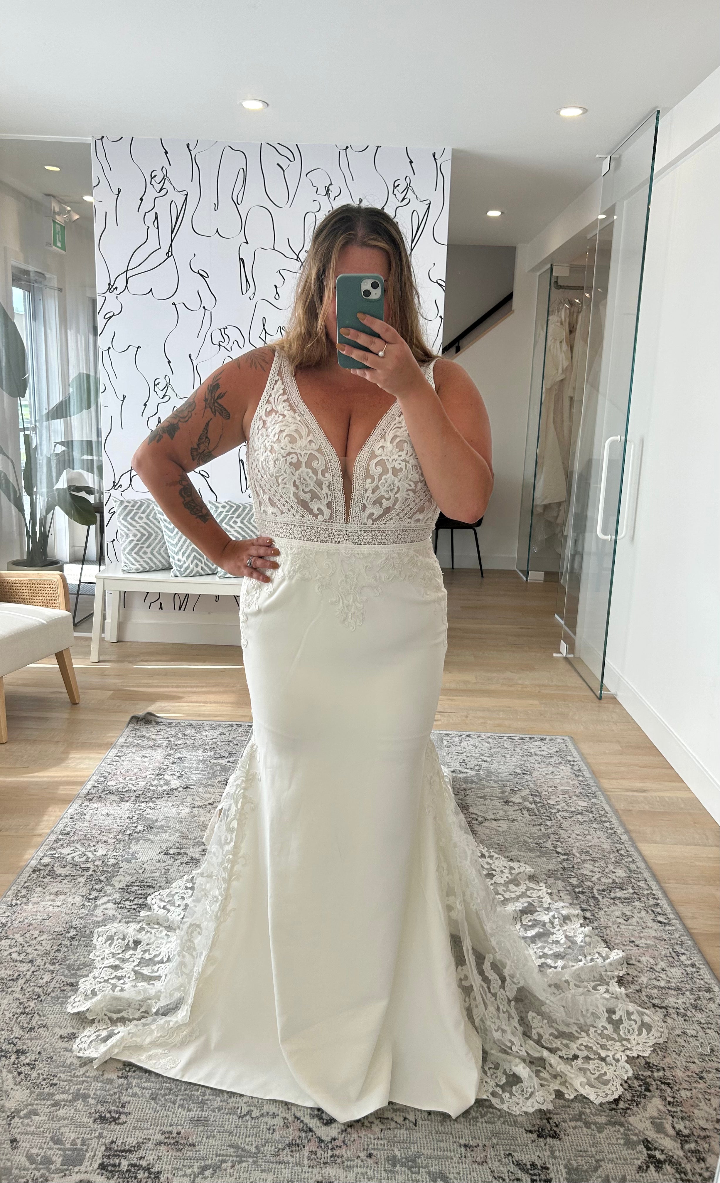 Antonio *échantillon taille 16* - robe de mariée moderne avec haut en dentelle boho et jupe en crêpe avec insertions de dentelle Antonio *échantillon taille 16* - robe de mariée moderne avec haut en dentelle boho et jupe en crêpe avec insertions de dentelle