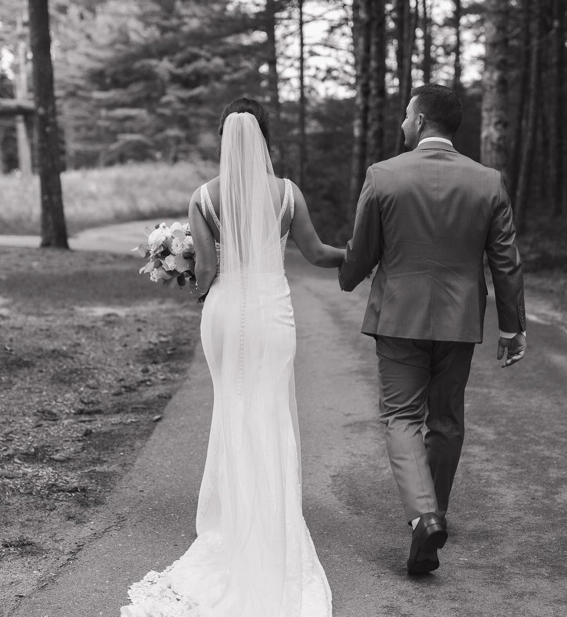 Antonio *échantillon taille 16* - robe de mariée moderne avec haut en dentelle boho et jupe en crêpe avec insertions de dentelle Antonio *échantillon taille 16* - robe de mariée moderne avec haut en dentelle boho et jupe en crêpe avec insertions de dentelle