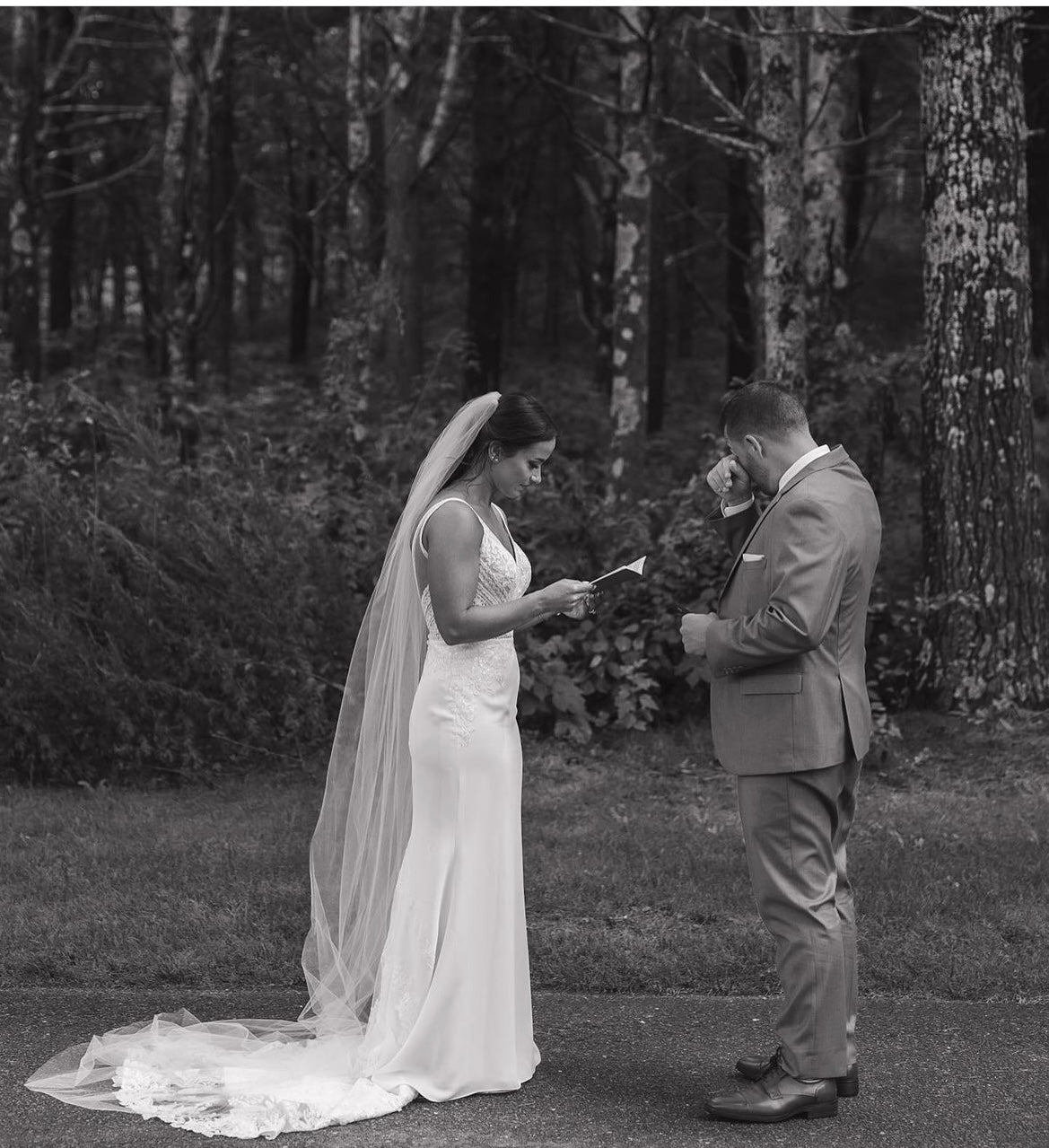 Antonio *échantillon taille 16* - robe de mariée moderne avec haut en dentelle boho et jupe en crêpe avec insertions de dentelle Antonio *échantillon taille 16* - robe de mariée moderne avec haut en dentelle boho et jupe en crêpe avec insertions de dentelle