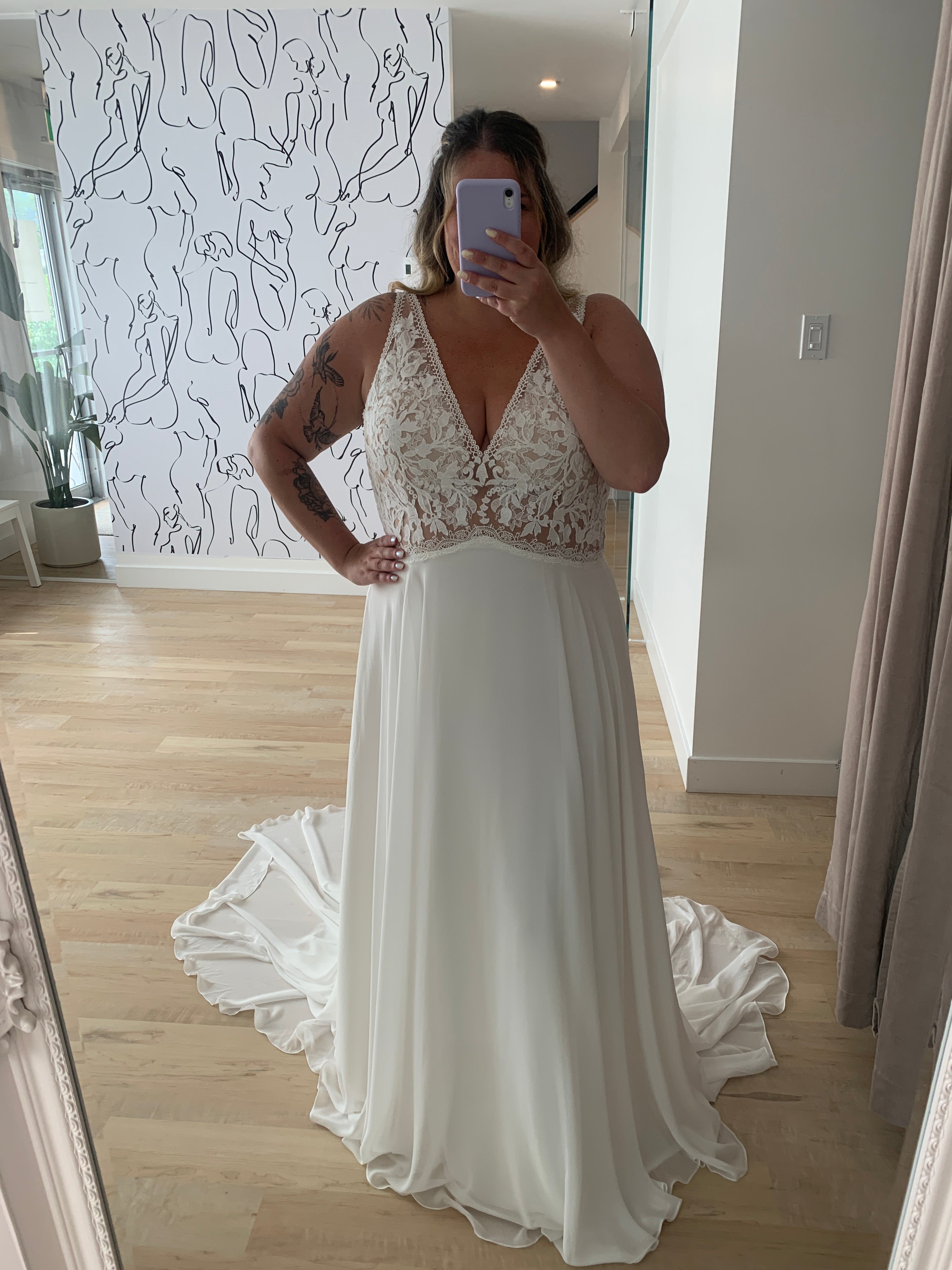 Wrangler *échantillon taille 20* - robe de mariée boho avec dentelle, taille empire marquée et jupe de chiffon Wrangler *échantillon taille 20* - robe de mariée boho avec dentelle, taille empire marquée et jupe de chiffon