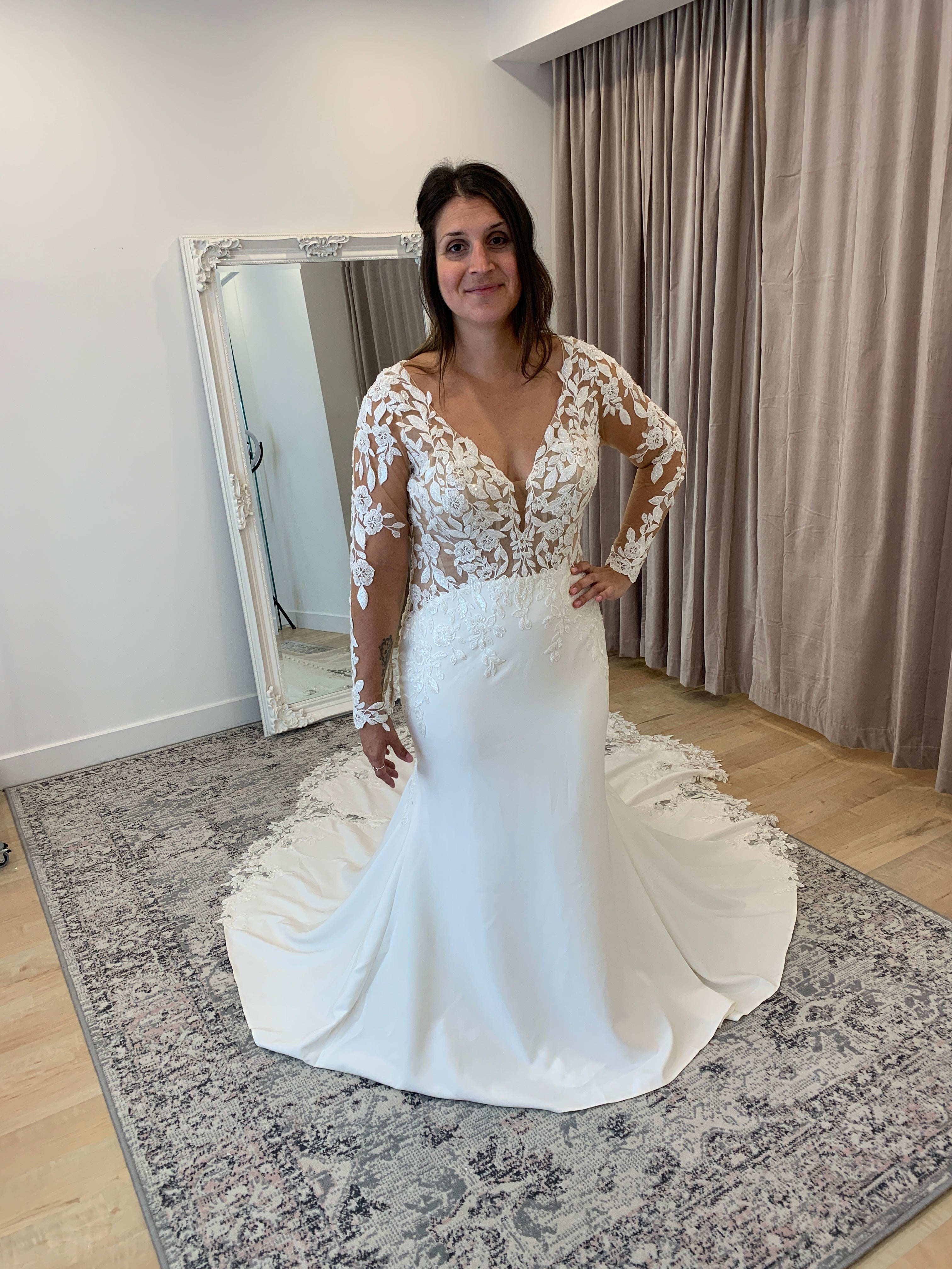 Austina - slim fit wedding dress with long sleeves in embroidered lace with crepe bottom and lace insert in the train Austina - slim fit wedding dress with long sleeves in embroidered lace with crepe bottom and lace insert in the train