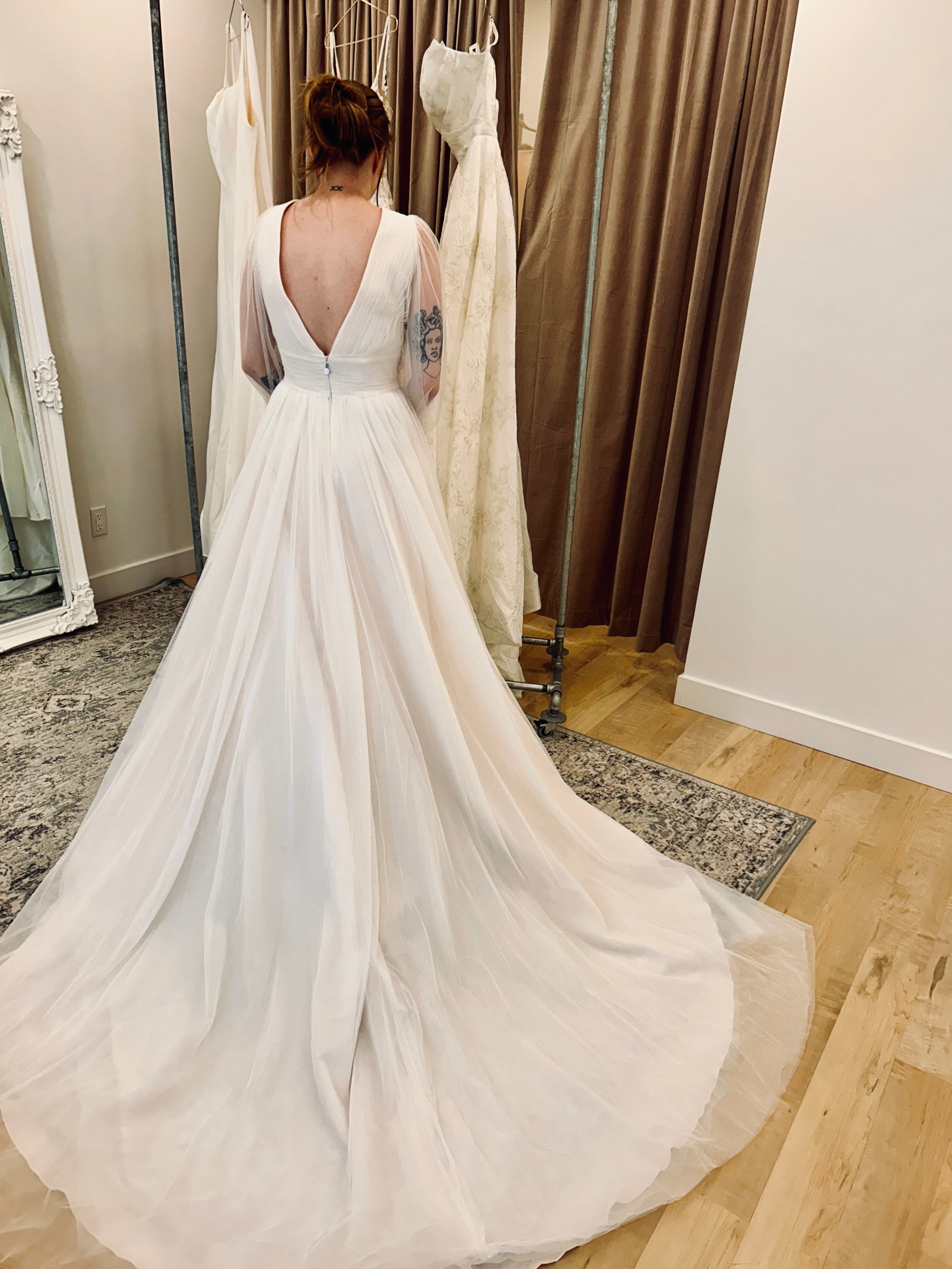 Samy *collection Allure x Netlfix Bridgerton* - robe de mariée en tulle à manches longues et taille cintrée Samy *collection Allure x Netlfix Bridgerton* - robe de mariée en tulle à manches longues et taille cintrée