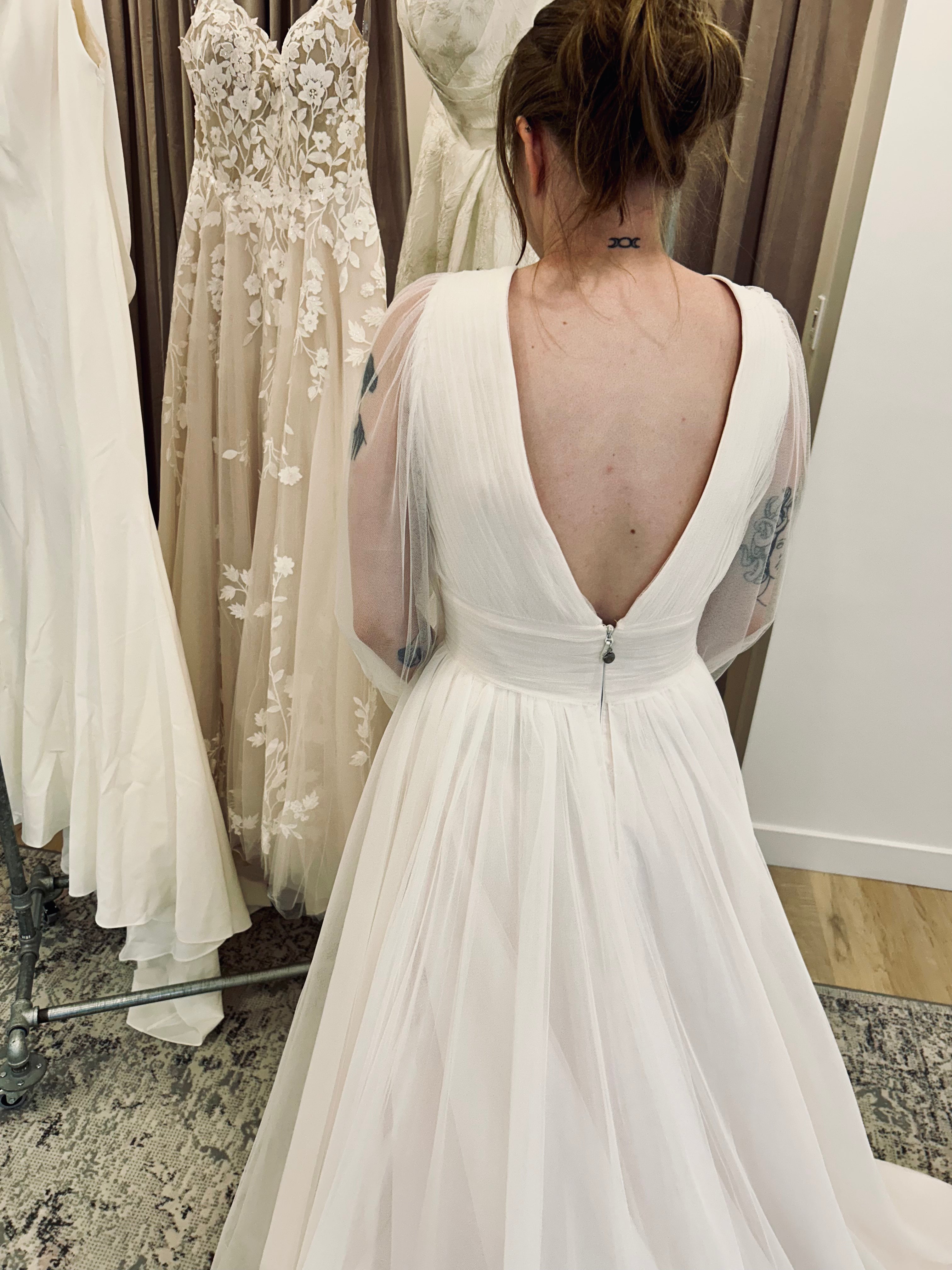 Samy *collection Allure x Netlfix Bridgerton* - robe de mariée en tulle à manches longues et taille cintrée Samy *collection Allure x Netlfix Bridgerton* - robe de mariée en tulle à manches longues et taille cintrée