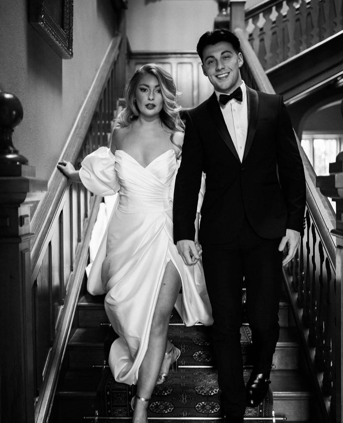 Watson - robe de mariée moderne et classique à bustier en coeur et fente dramatique à la jambe Watson - robe de mariée moderne et classique à bustier en coeur et fente dramatique à la jambe