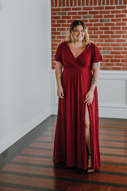 Nina - long dress with V-neck and slit leg