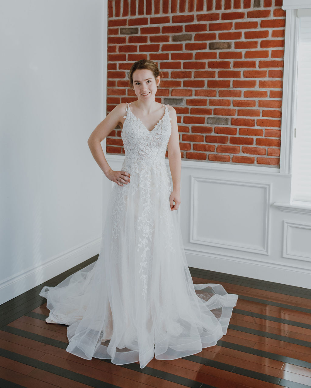 River *échantillon taille 8* - robe de mariée ligne A avec bretelles en dentelle River *échantillon taille 8* - robe de mariée ligne A avec bretelles en dentelle