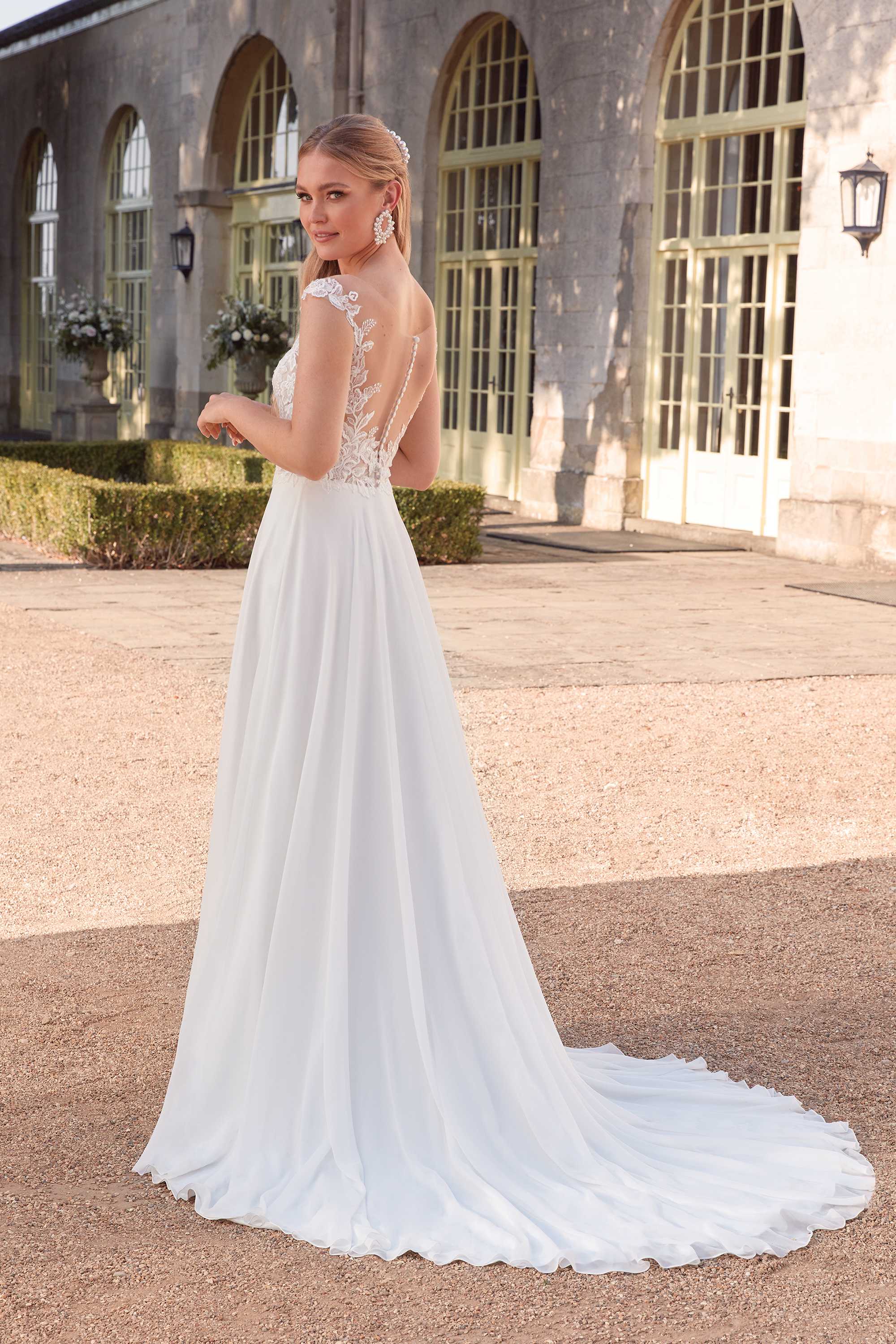Dash *échantillon taille 20* - robe de mariée avec manches off shoulder et dos illusion Dash *échantillon taille 20* - robe de mariée avec manches off shoulder et dos illusion