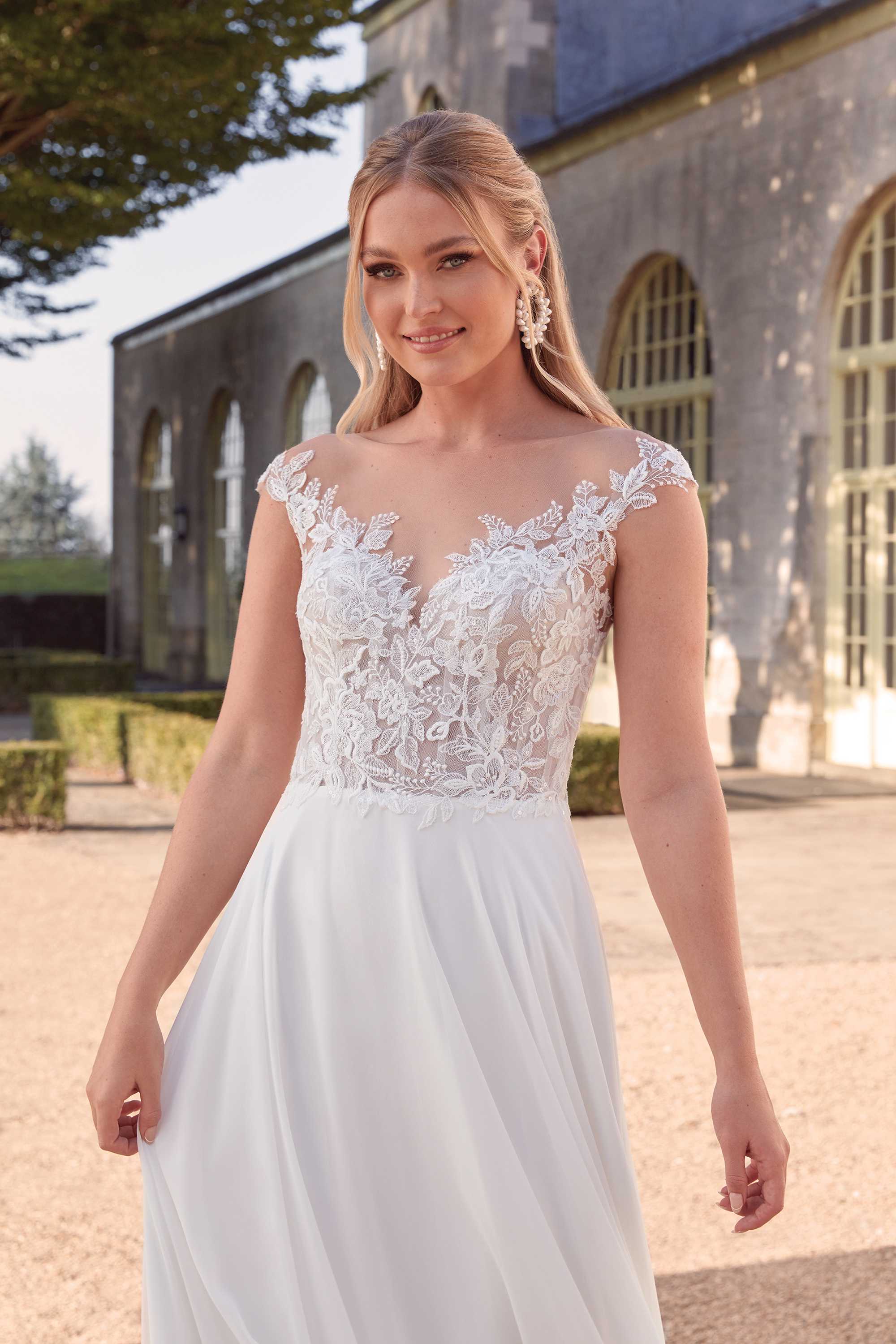 Dash *échantillon taille 20* - robe de mariée avec manches off shoulder et dos illusion Dash *échantillon taille 20* - robe de mariée avec manches off shoulder et dos illusion