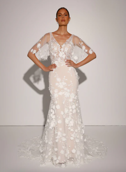 Binder *échantillon taille 18*- robe de mariée coupe ajustée en dentelle florale 3D et manches romantiques amovibles Binder *échantillon taille 18*- robe de mariée coupe ajustée en dentelle florale 3D et manches romantiques amovibles