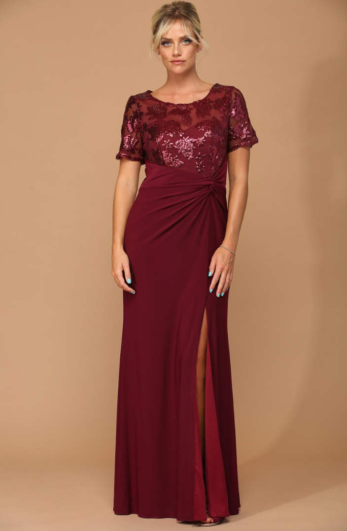 Larisa - robe de coupe droite en crêpe extensible avec jambe fendue et haut en dentelle brillante Larisa - robe de coupe droite en crêpe extensible avec jambe fendue et haut en dentelle brillante