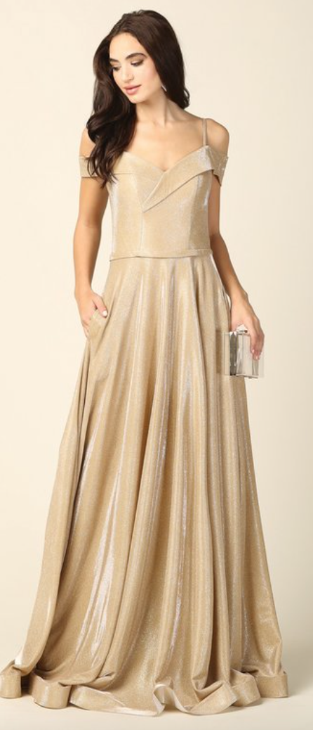 Farley - robe longue en jersey scintillant off shoulders avec décolleté en coeur, poches, bretelles tombantes et jambe fendue Farley - robe longue en jersey scintillant off shoulders avec décolleté en coeur, poches, bretelles tombantes et jambe fendue