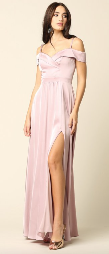 Harlyn - robe longue en tissus satiné off shoulders avec décolleté en coeur, poches, bretelles tombantes et jambe fendue Harlyn - robe longue en tissus satiné off shoulders avec décolleté en coeur, poches, bretelles tombantes et jambe fendue