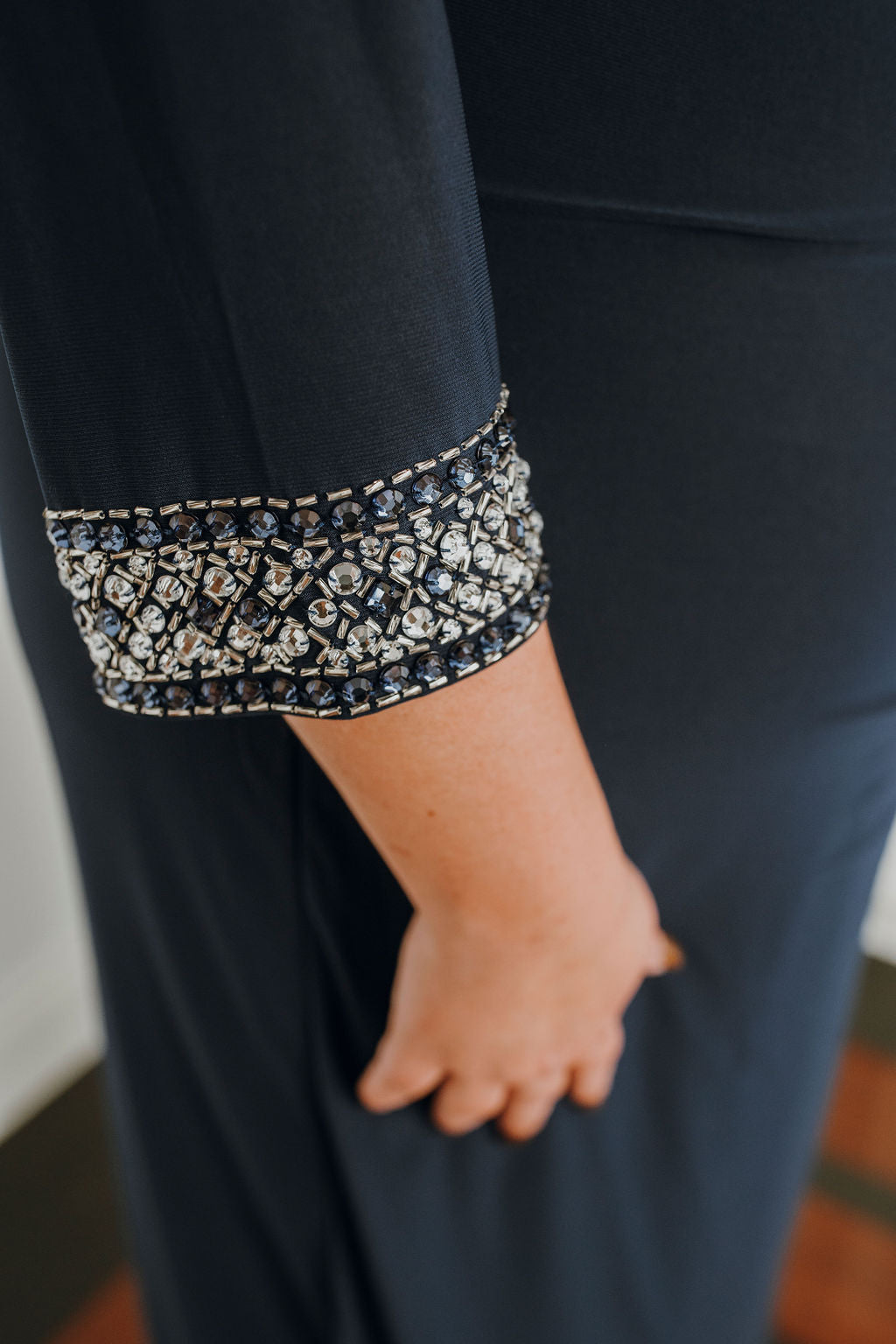 McRae *échantillons taille 10* - robe de coupe droite en jersey extensible avec manches 3/4 et perles McRae *échantillons taille 10* - robe de coupe droite en jersey extensible avec manches 3/4 et perles