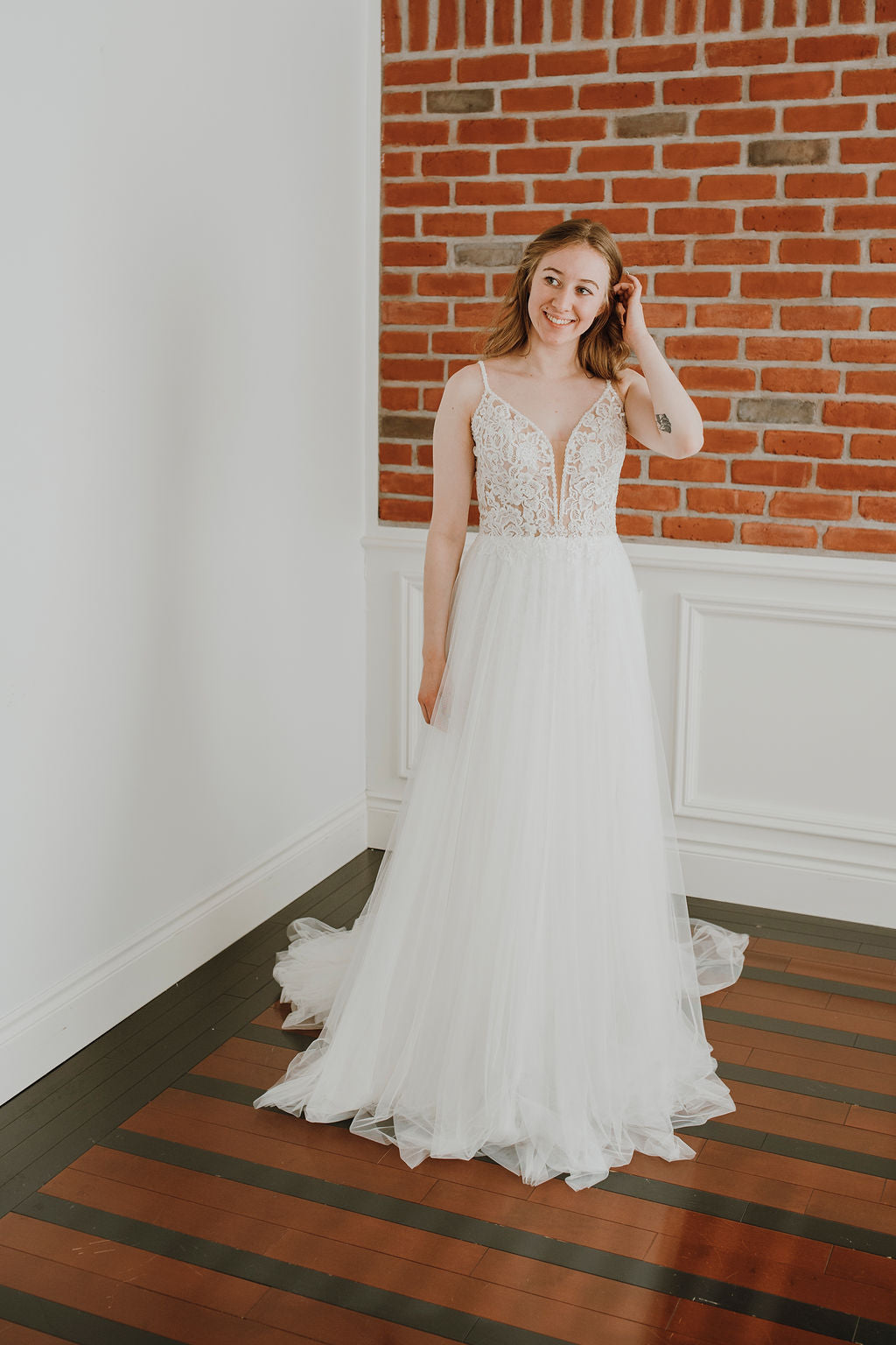 * EXCLUSIVITÉ* Demi *Échantillon taille 20* - robe boho romantique en dentelle avec haut brodée et dos dégagé * EXCLUSIVITÉ* Demi *Échantillon taille 20* - robe boho romantique en dentelle avec haut brodée et dos dégagé