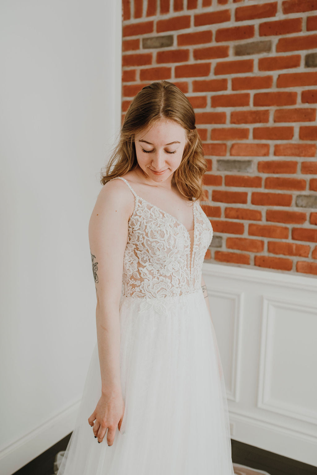 * EXCLUSIVITÉ* Demi *Échantillon taille 20* - robe boho romantique en dentelle avec haut brodée et dos dégagé * EXCLUSIVITÉ* Demi *Échantillon taille 20* - robe boho romantique en dentelle avec haut brodée et dos dégagé